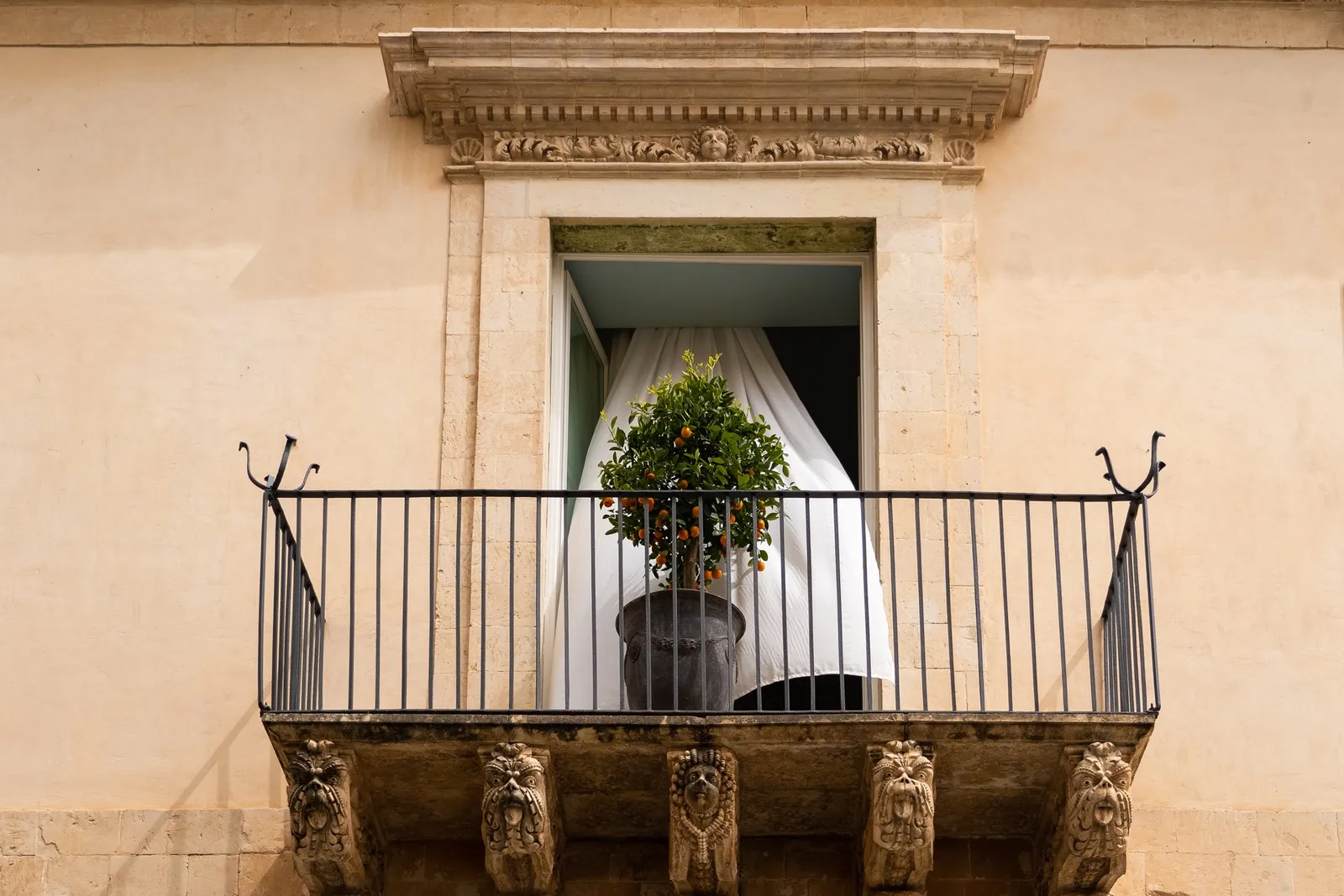 Q92 Noto Hotel — Exterior, Noto