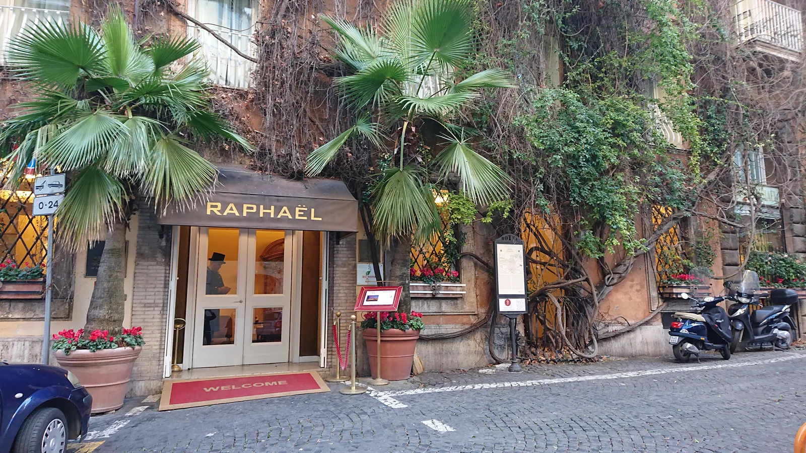 Hotel Raphael — Exterior, Rome