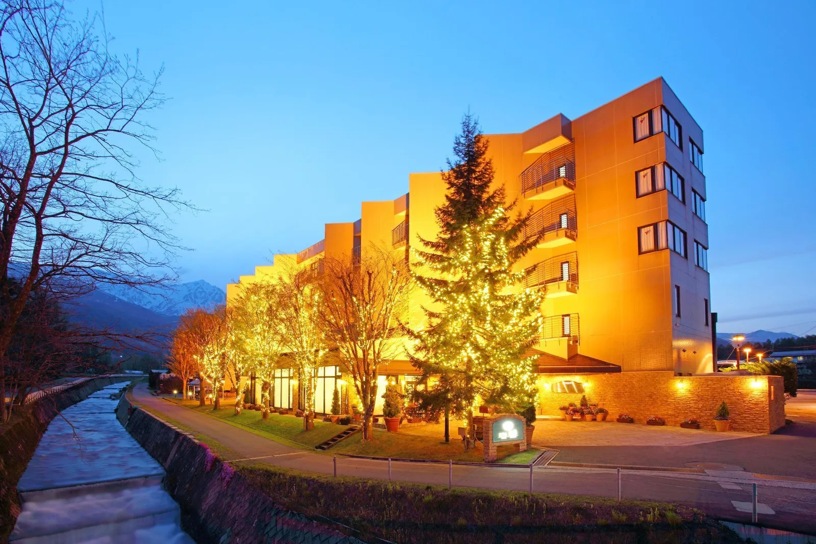 The Blackpine Hotel — Exterior, Hakuba