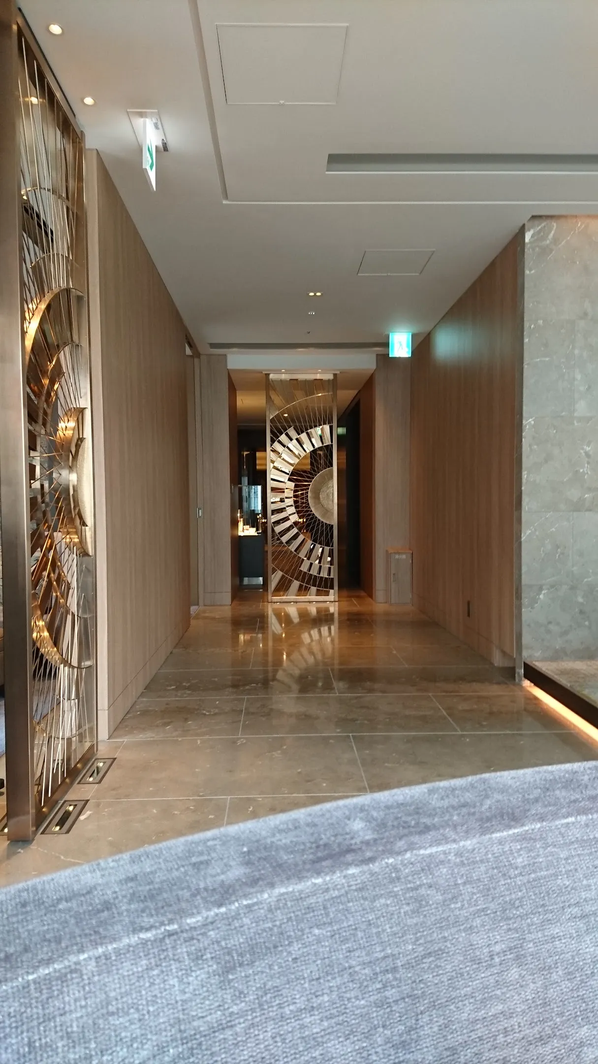 Four Seasons Hotel Tokyo at Marunouchi — Exterior, Tokyo