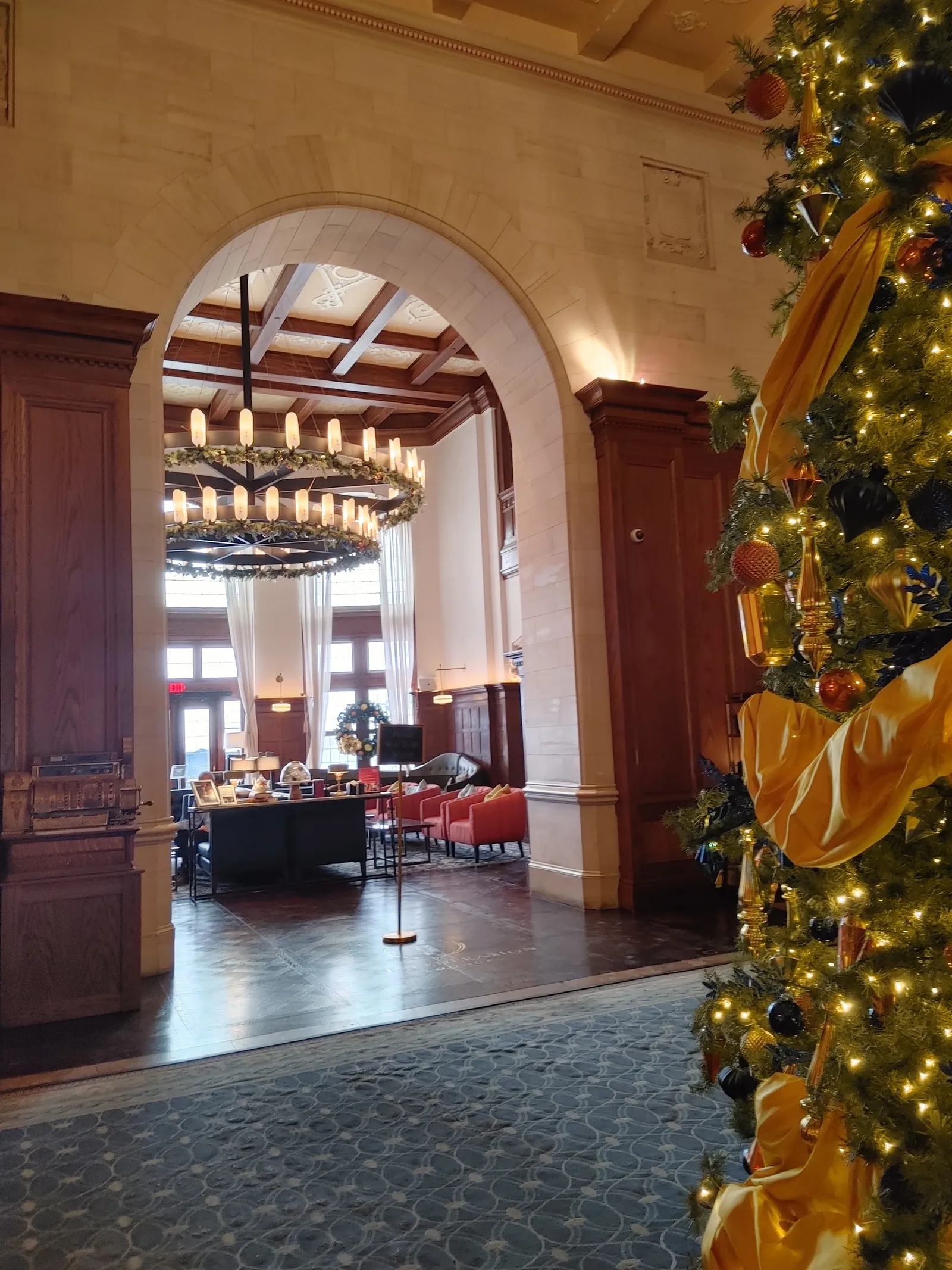 Fairmont Hotel Macdonald — Exterior, Edmonton