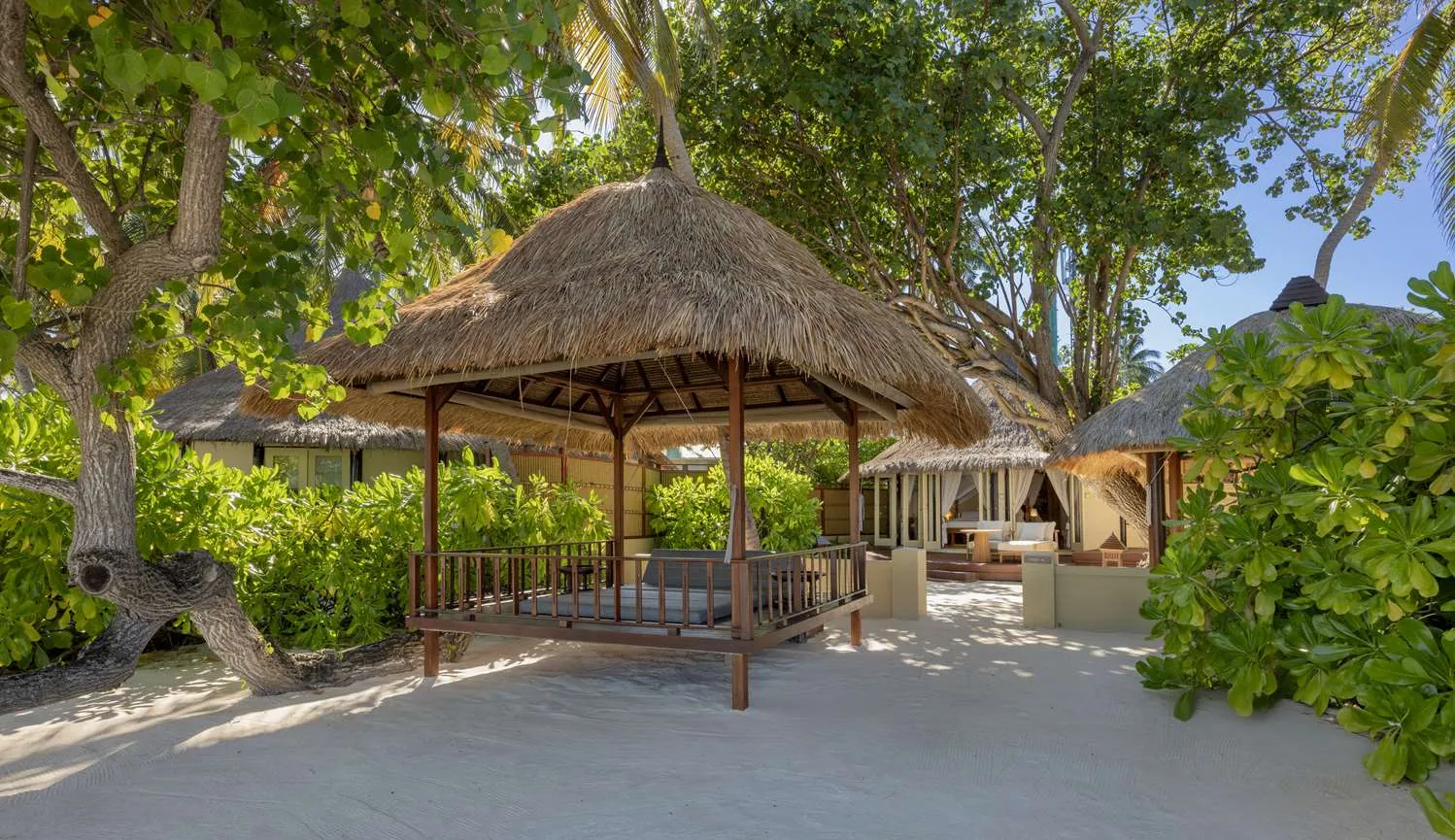 Banyan Tree Vabbinfaru — Exterior, North Malé Atoll