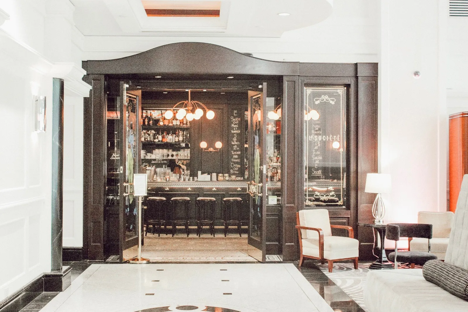 Vogue Hotel Downtown Montreal, Curio Collection by Hilton — Exterior, Montréal