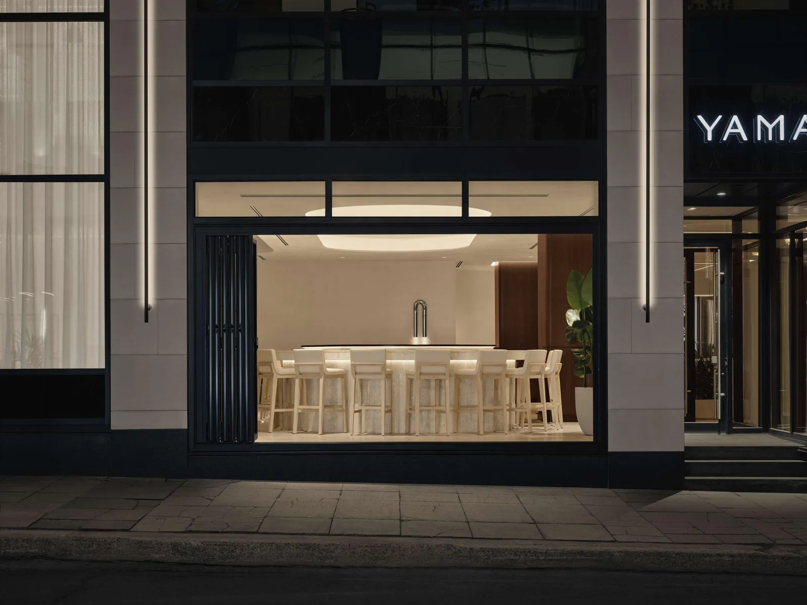 Vogue Hotel Downtown Montreal, Curio Collection by Hilton — Exterior, Montréal