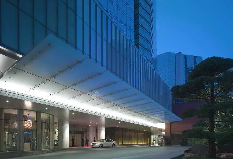 Shangri-La Toronto — Exterior, Toronto