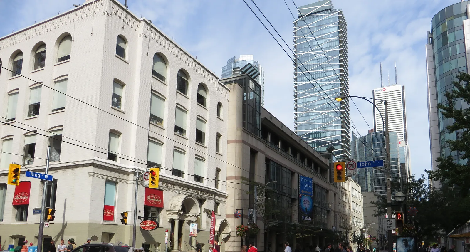 Shangri-La Toronto, Toronto
