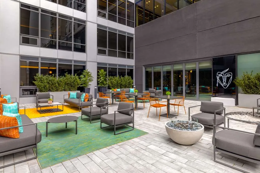 Canopy by Hilton Toronto – Yorkville — Exterior, Toronto