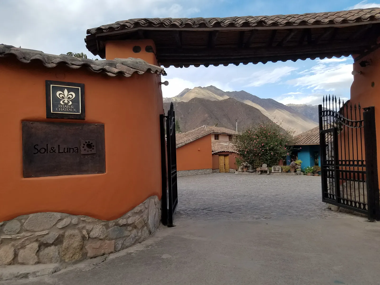 Sol Y Luna — Exterior, Cusco