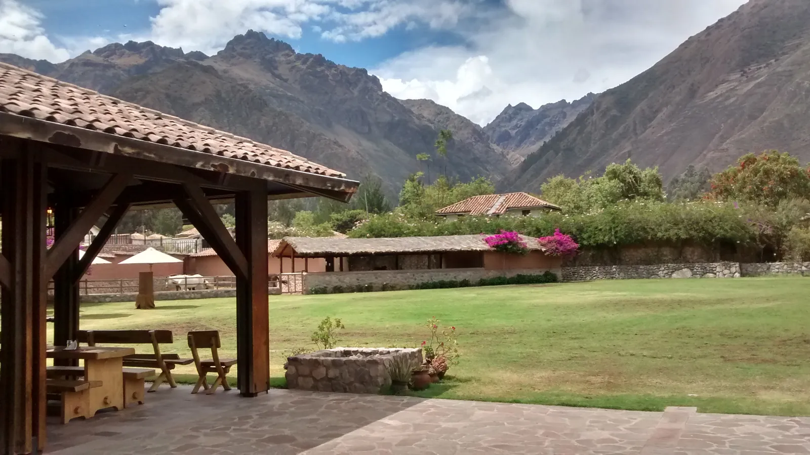 Sol Y Luna — Exterior, Cusco