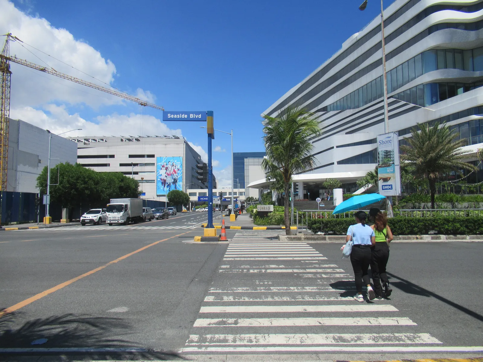 Conrad Manila, Manila