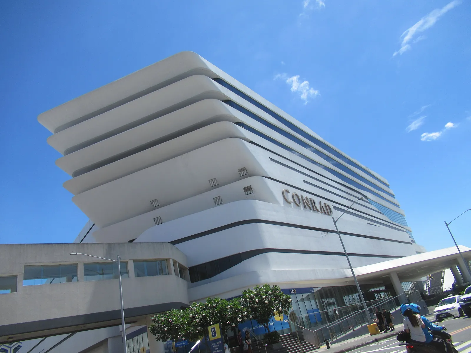 Conrad Manila, Manila