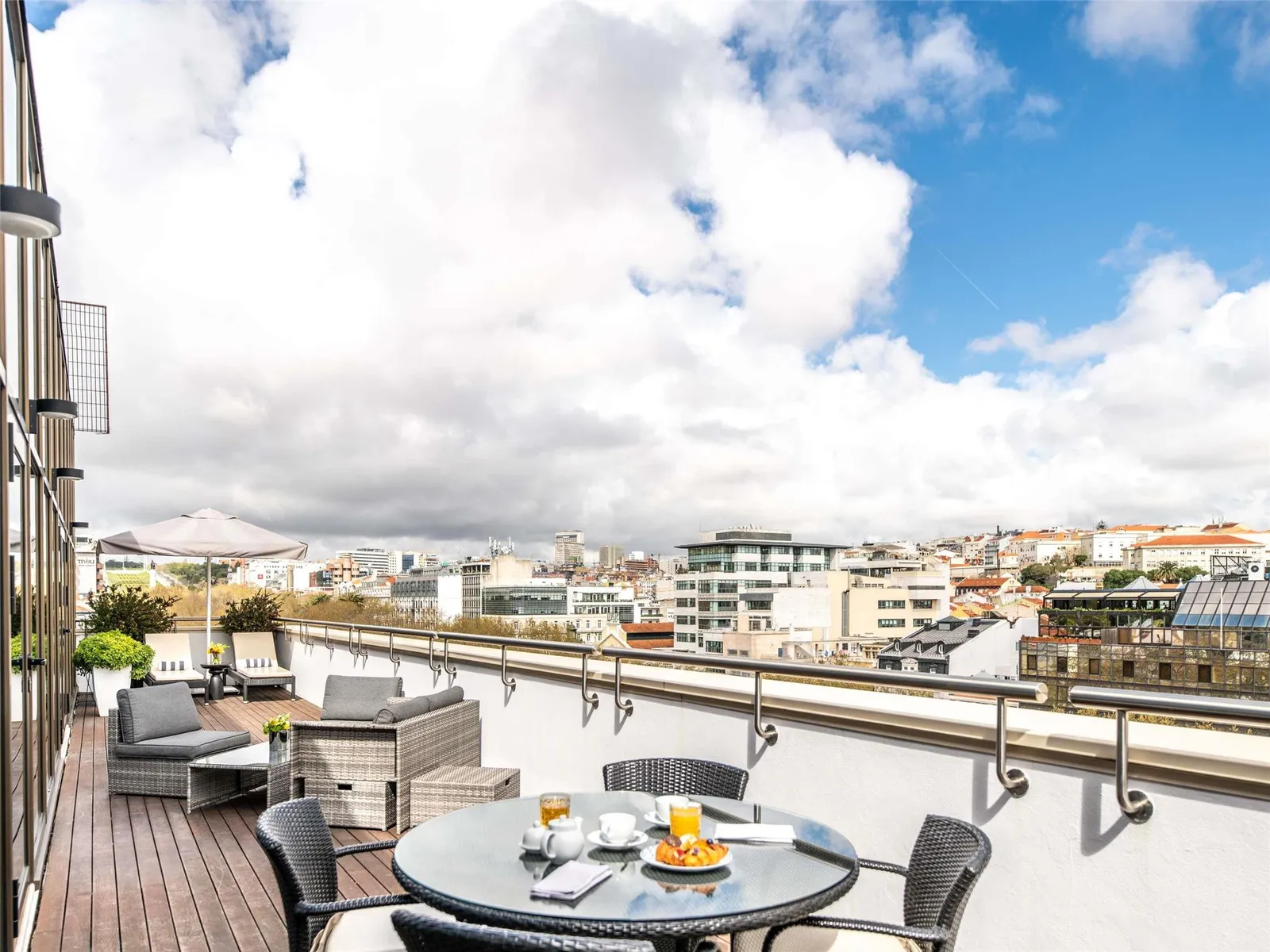 Sofitel Lisbon Liberdade — Exterior, Lisbon