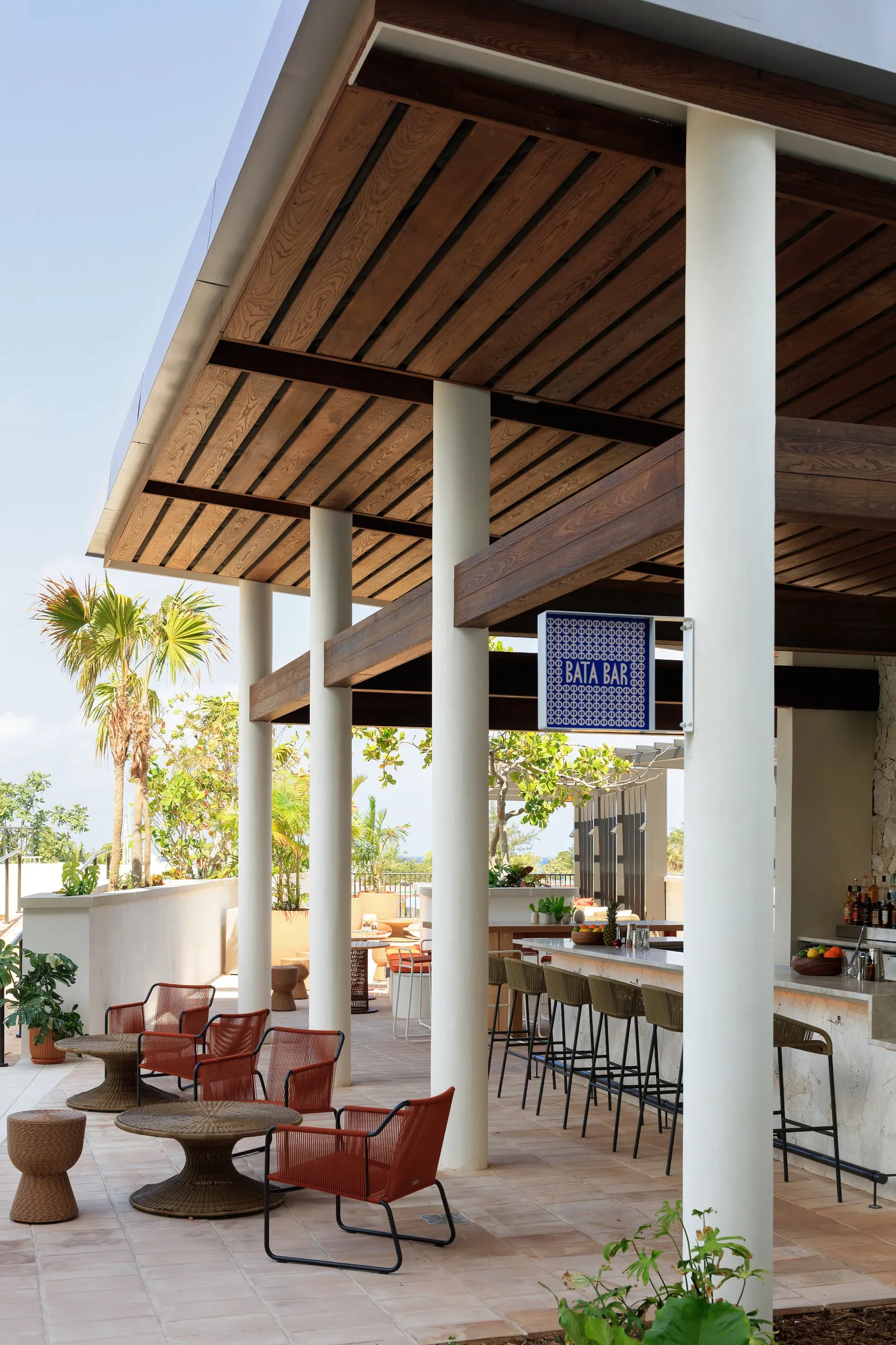 Hotel Indigo Grand Cayman — Exterior, Seven Mile Beach