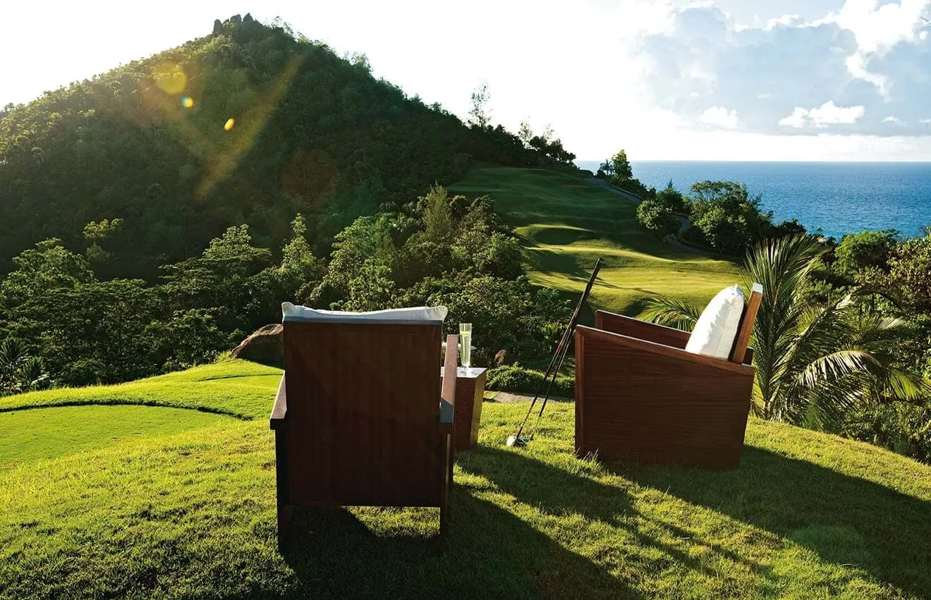 Constance Lemuria — Exterior, Praslin