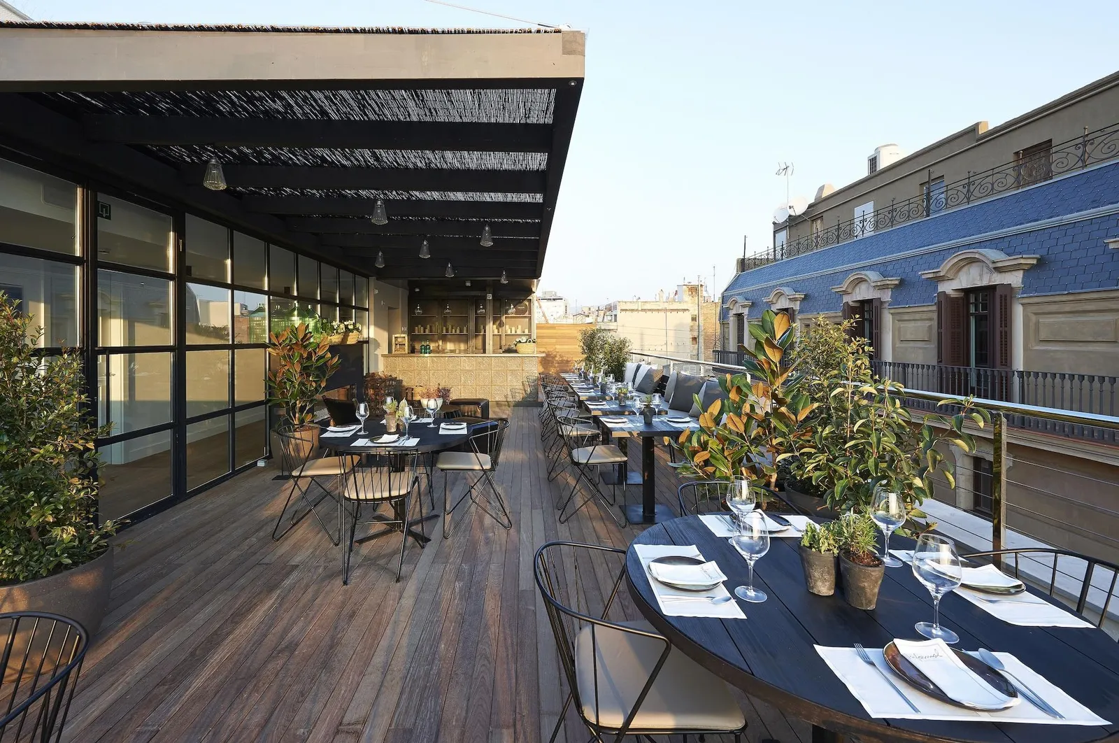Serras Barcelona — Exterior, Barcelona