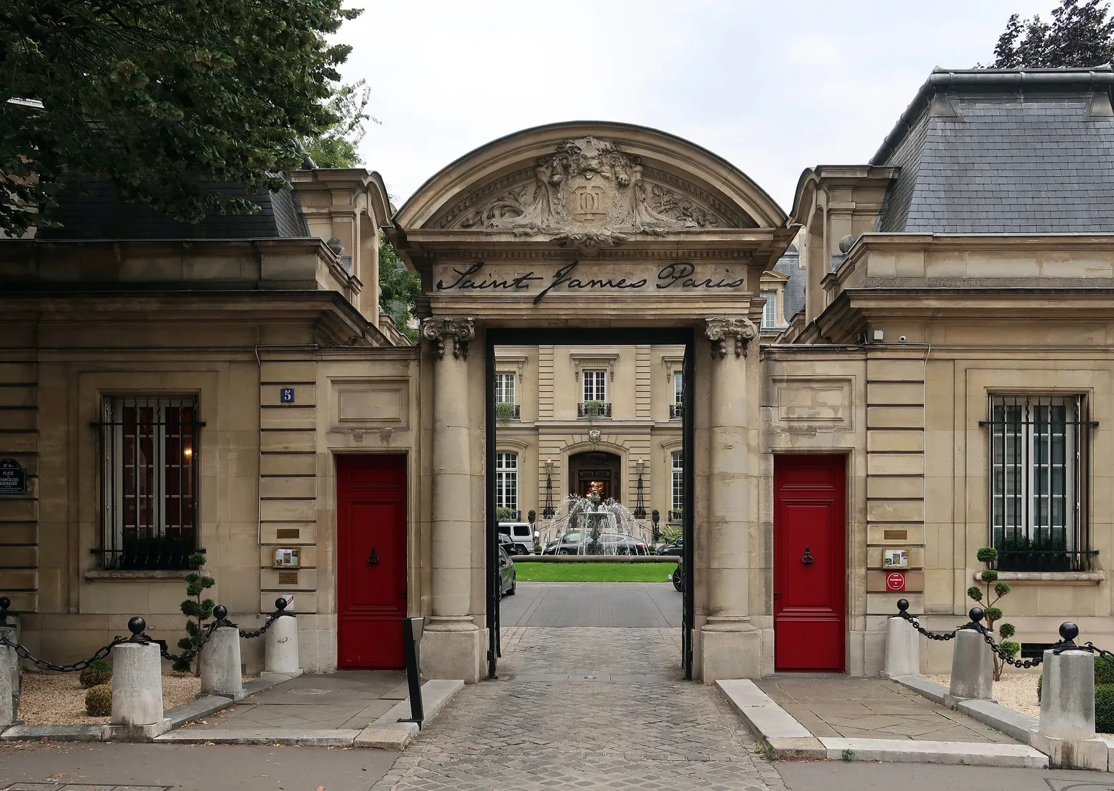 Saint James Paris, Paris
