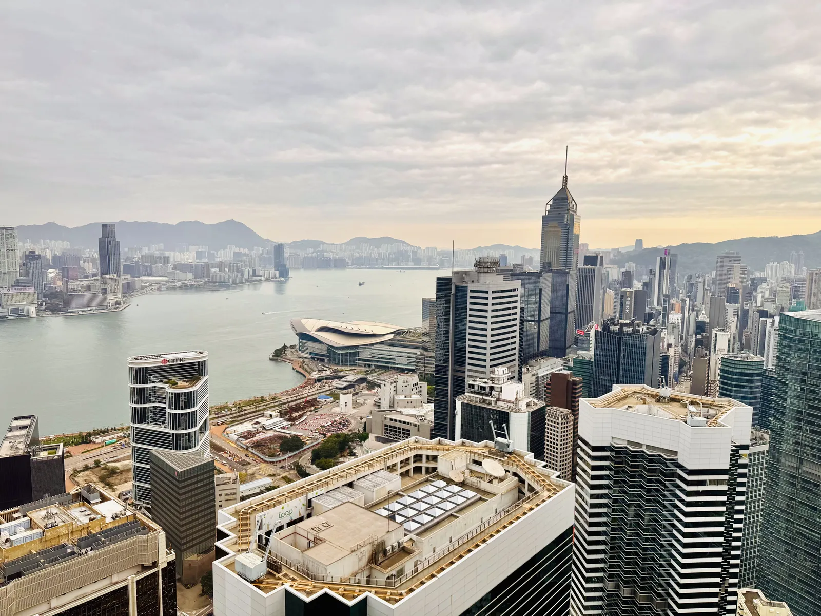 Island Shangri-La, Hong Kong — Exterior, Hong Kong