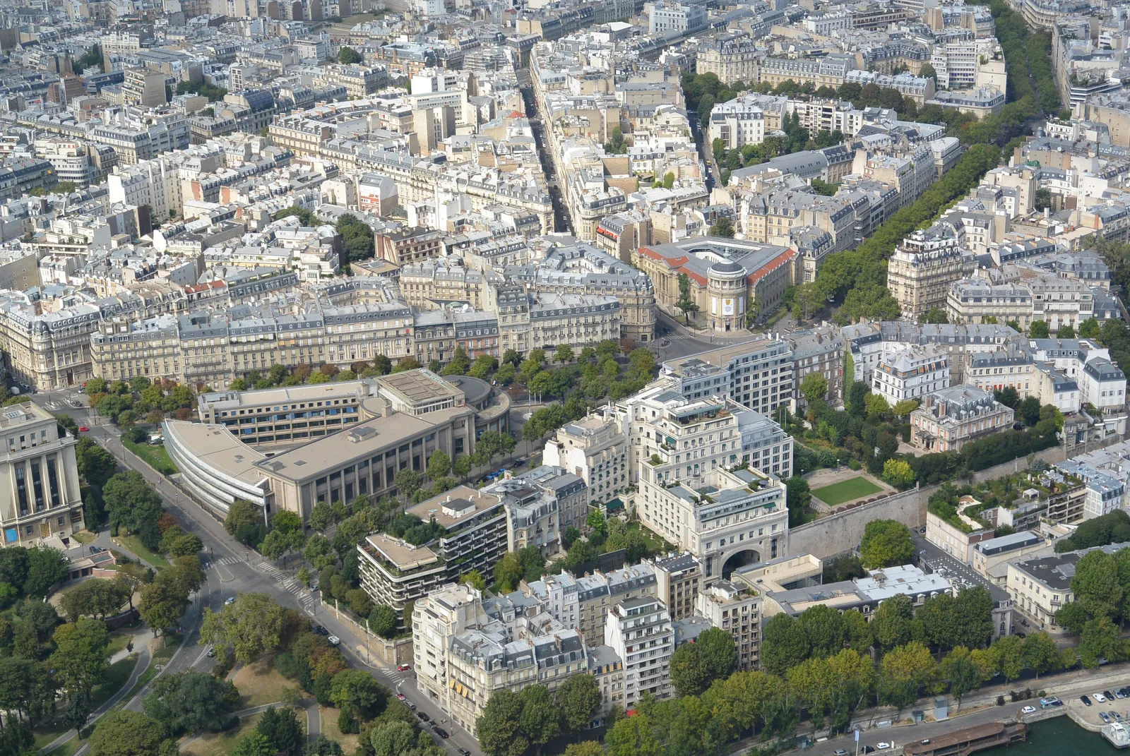 Shangri-La Paris, Paris