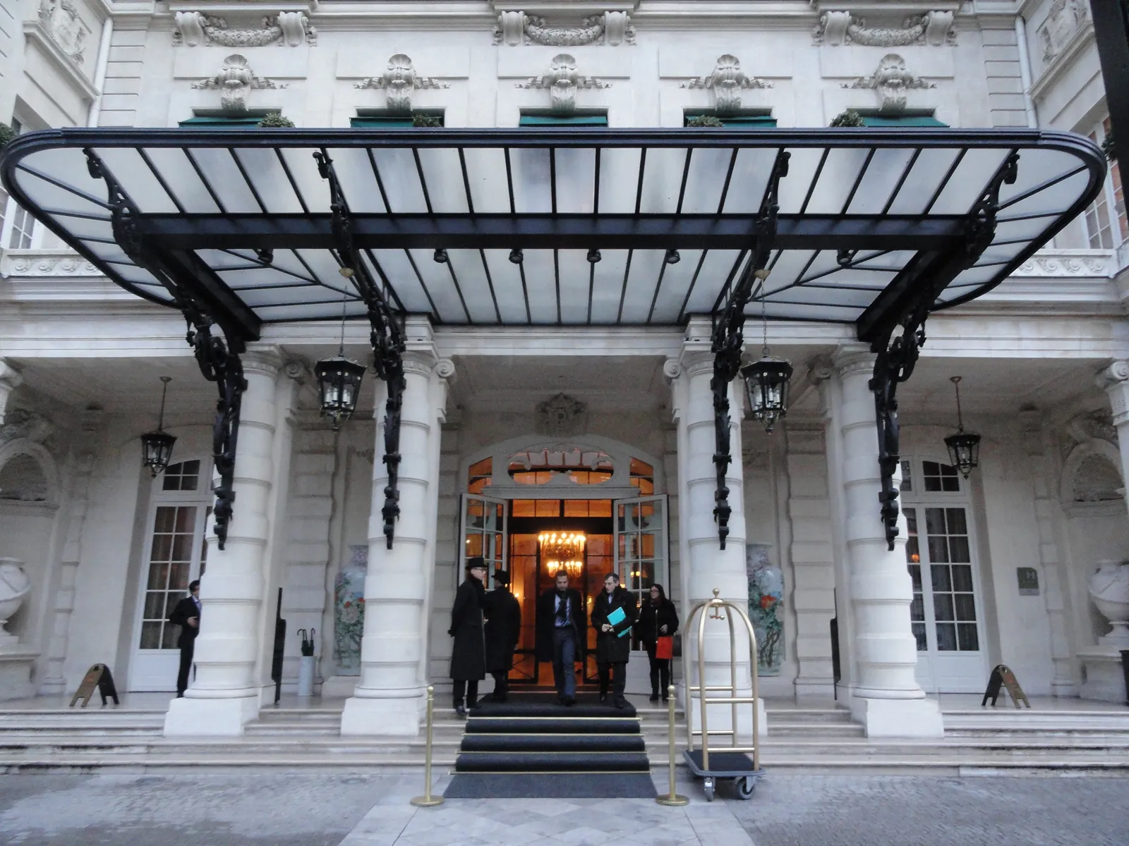 Shangri-La Paris, Paris