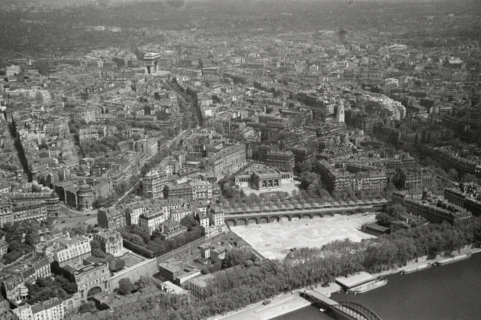 Shangri-La Paris, Paris