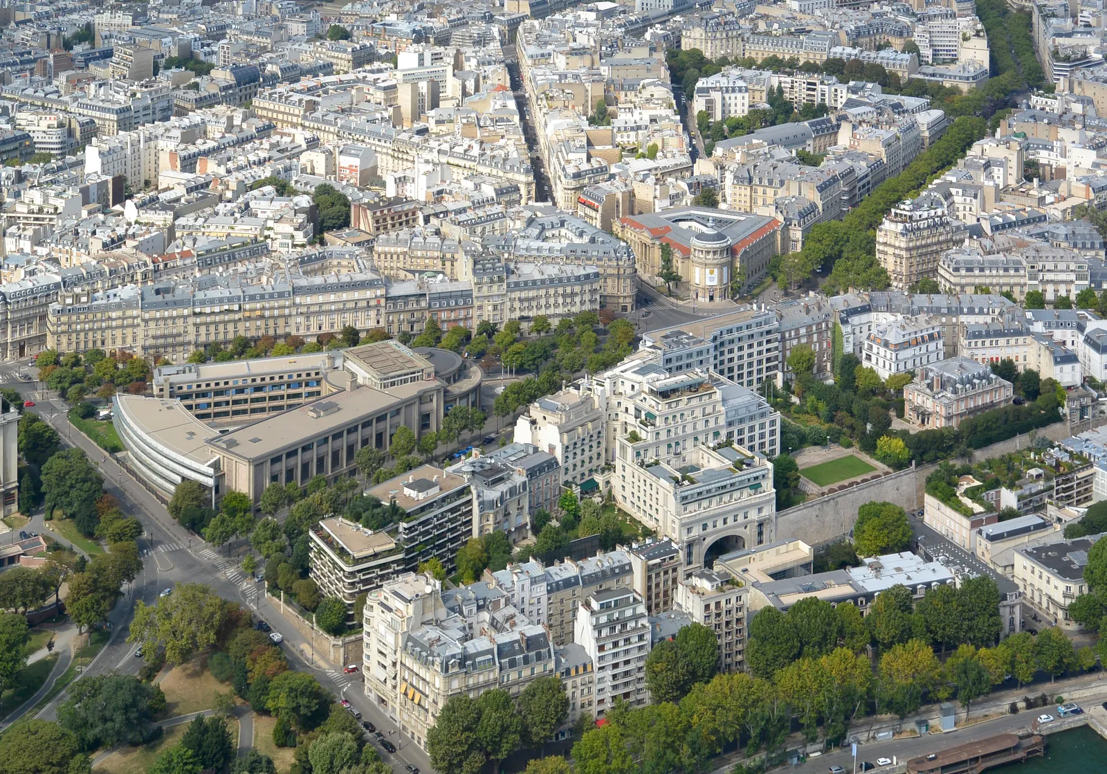 Shangri-La Paris, Paris