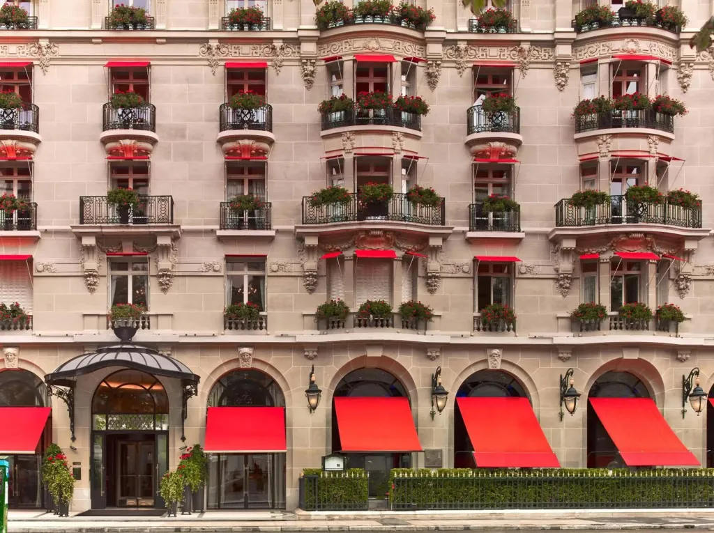 Hôtel Plaza Athénée — Exterior, Paris