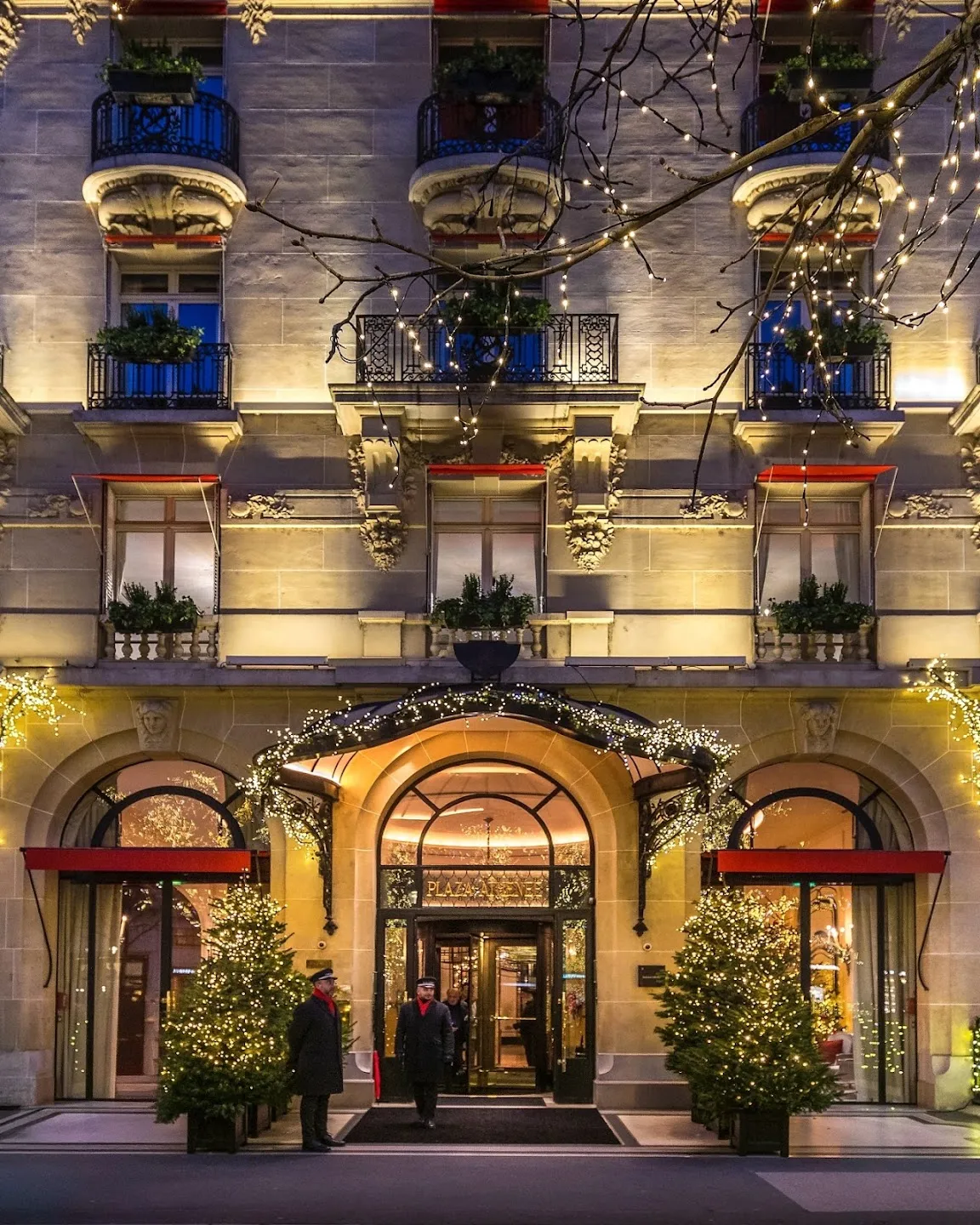 Hôtel Plaza Athénée — Exterior, Paris