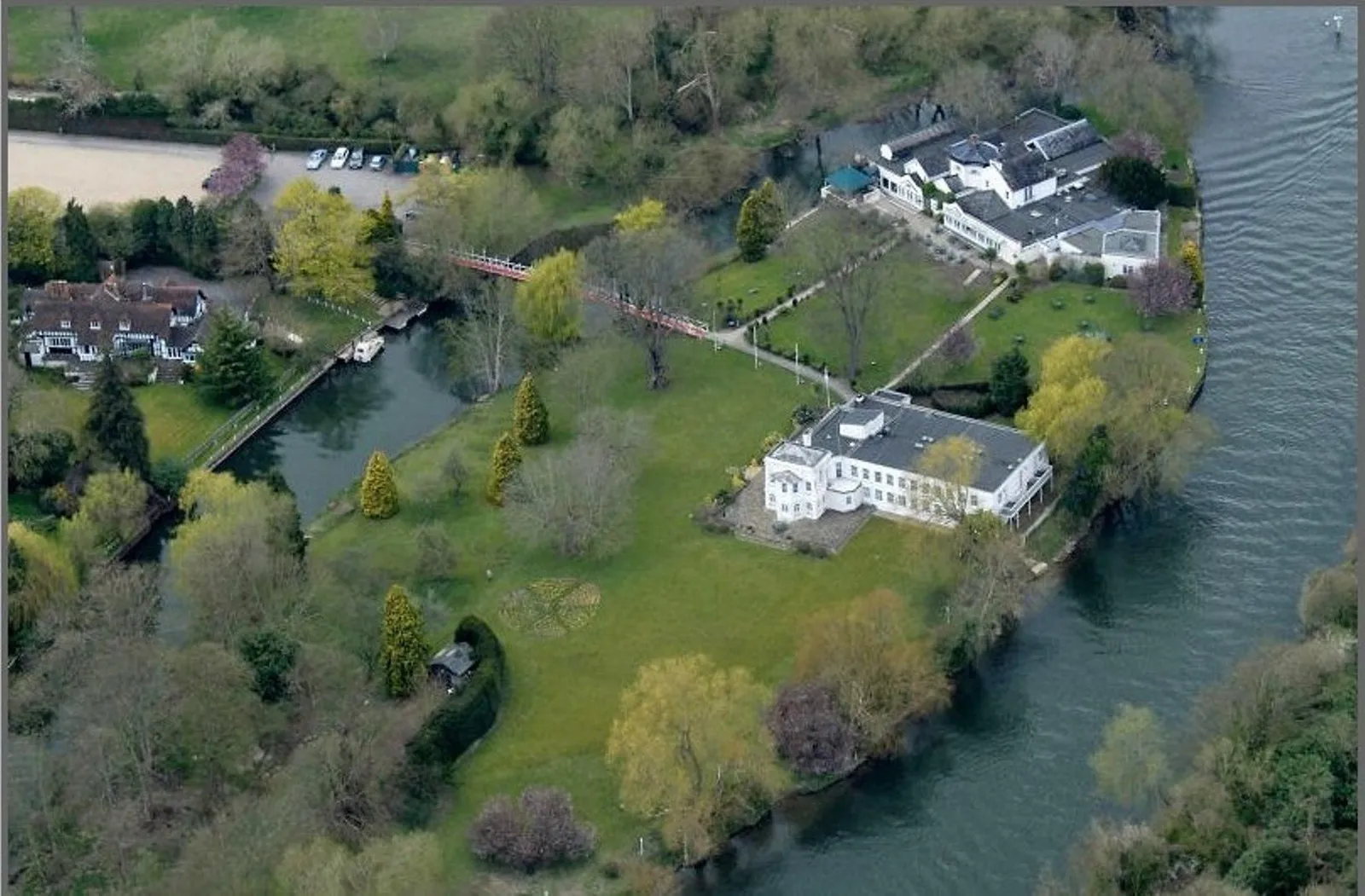 Monkey Island Estate — Exterior, Bray
