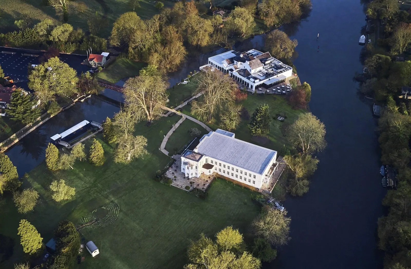 Monkey Island Estate — Exterior, Bray