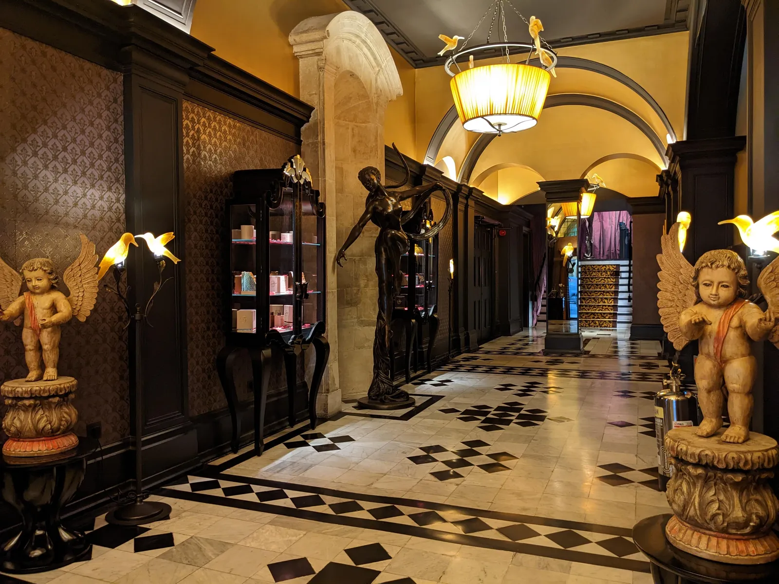 L'oscar London — Exterior, London