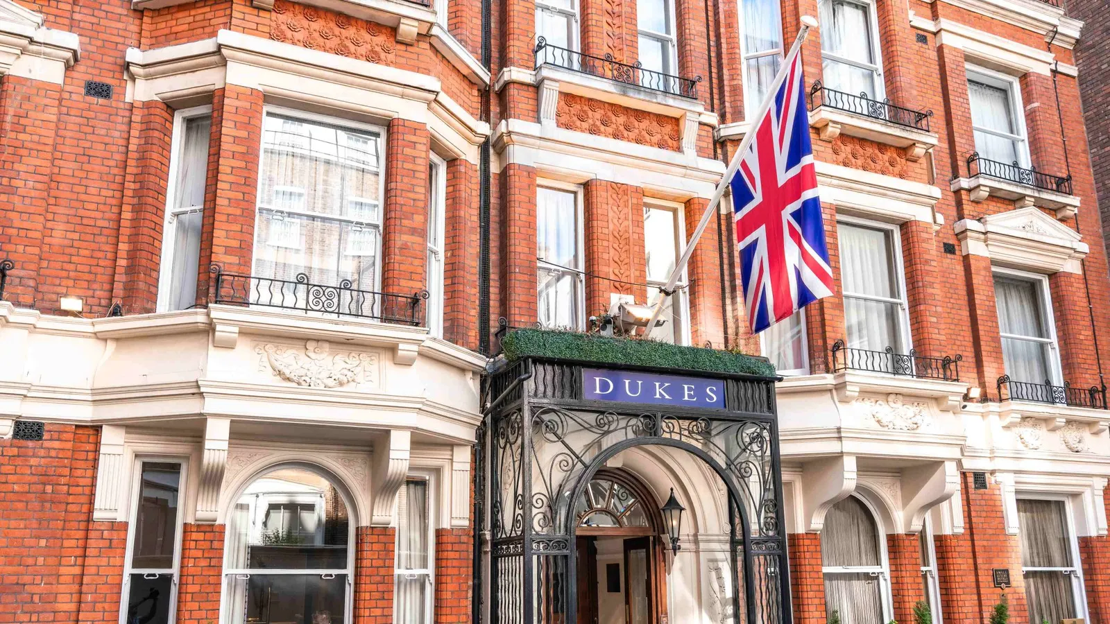 DUKES LONDON, London
