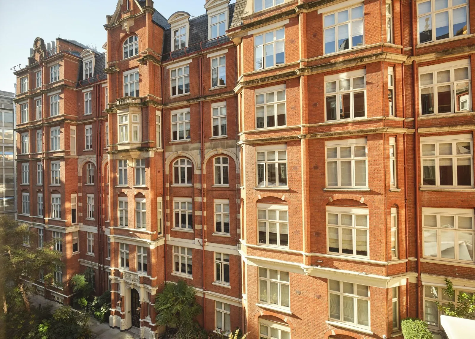 St. Ermin's Hotel — Exterior, London