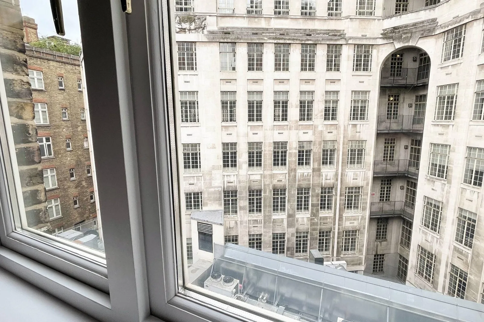 St. Ermin's Hotel — Exterior, London