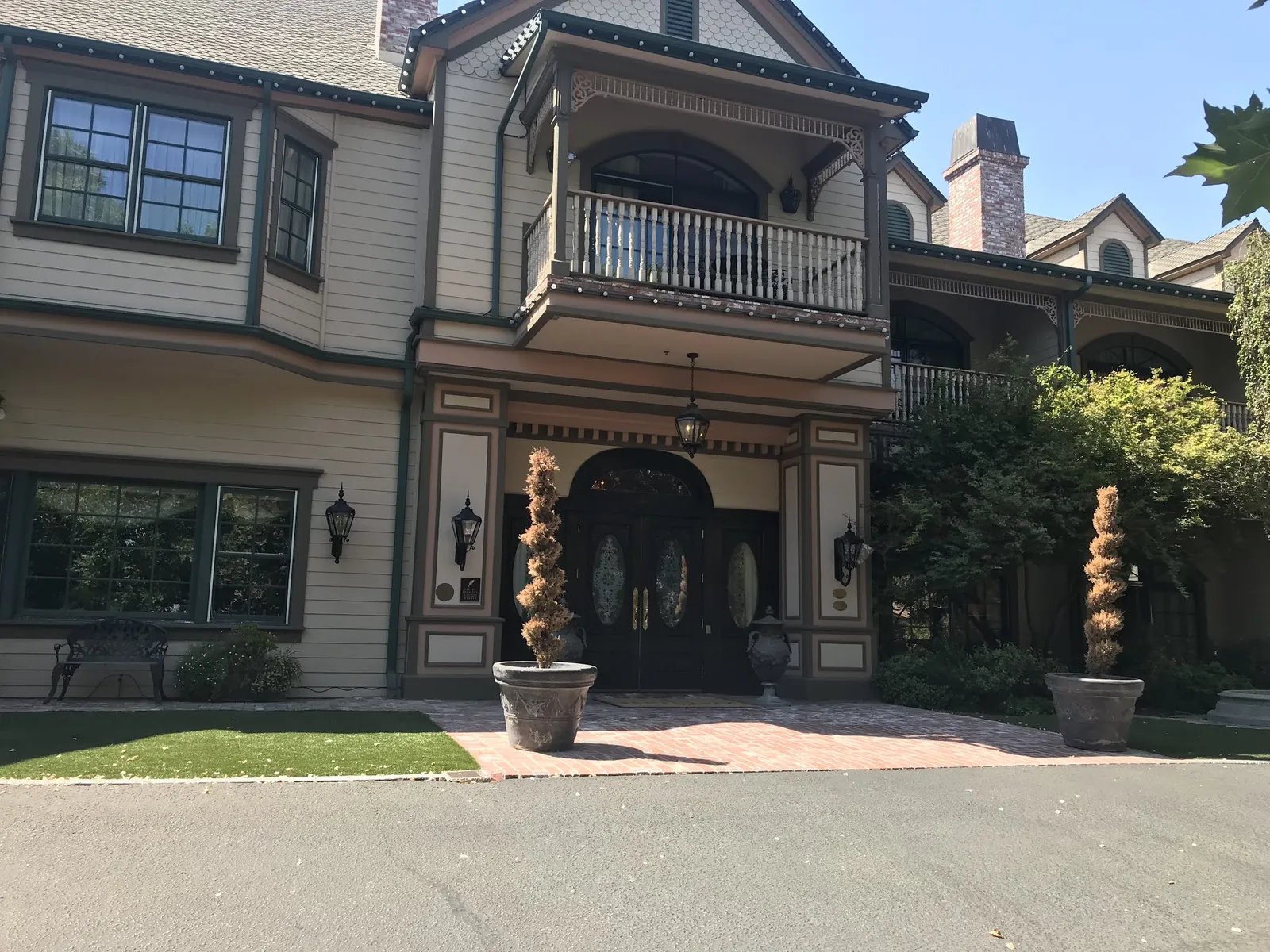 Fess Parker Wine Country Inn — Exterior, Los Olivos