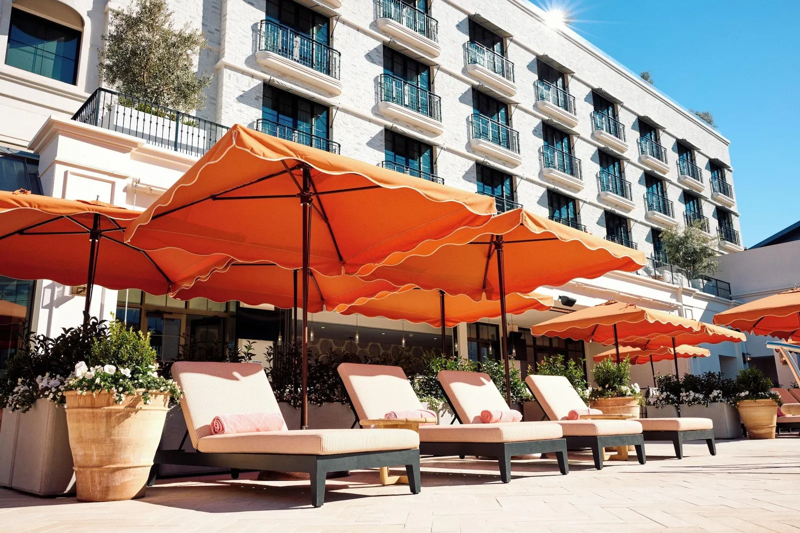 The Global Ambassador — Exterior, Phoenix
