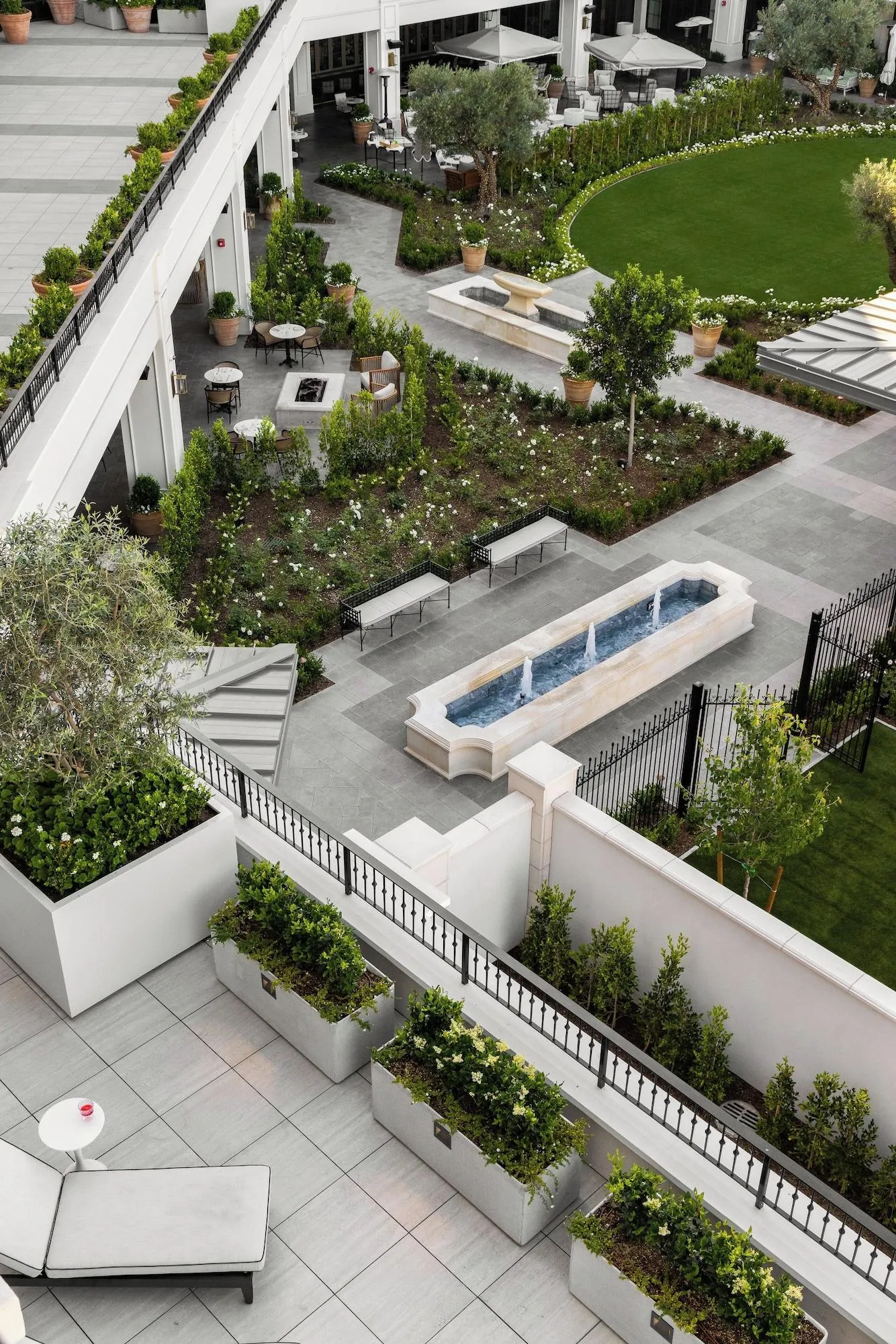 The Global Ambassador — Exterior, Phoenix