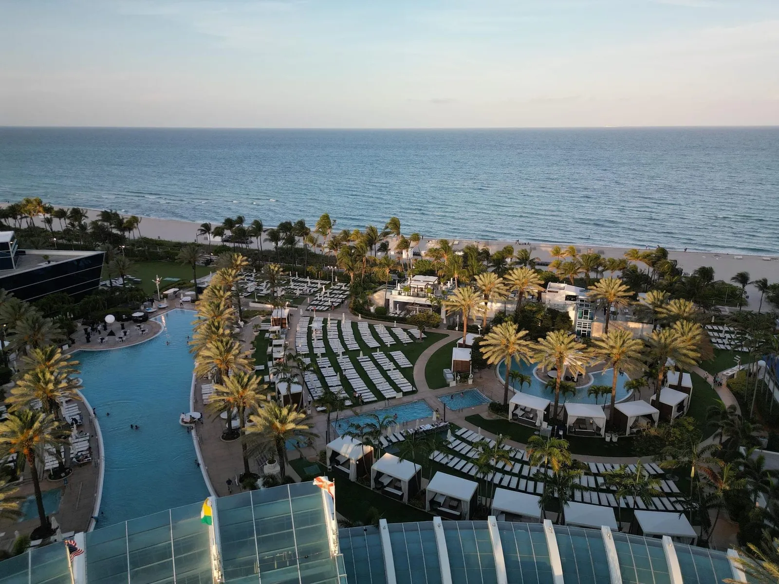 Fontainebleau Miami Beach — Exterior, Miami Beach