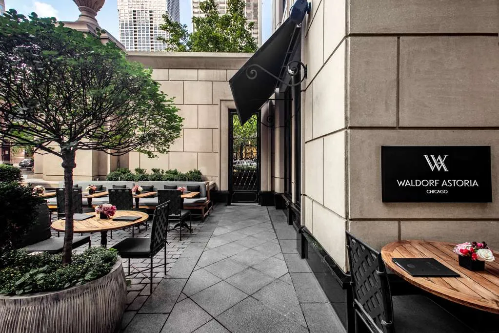 Waldorf Astoria Chicago — Exterior, Chicago