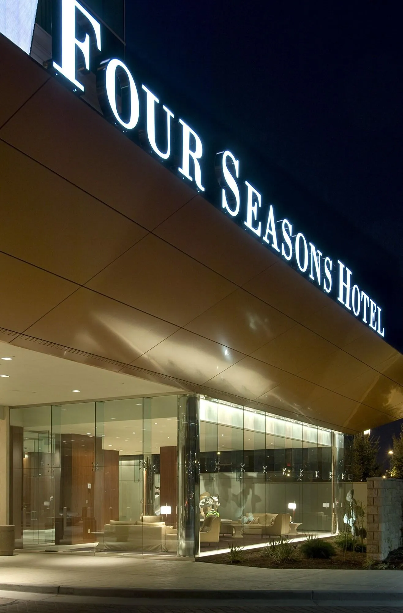 Four Seasons Hotel St. Louis — Exterior, St. Louis