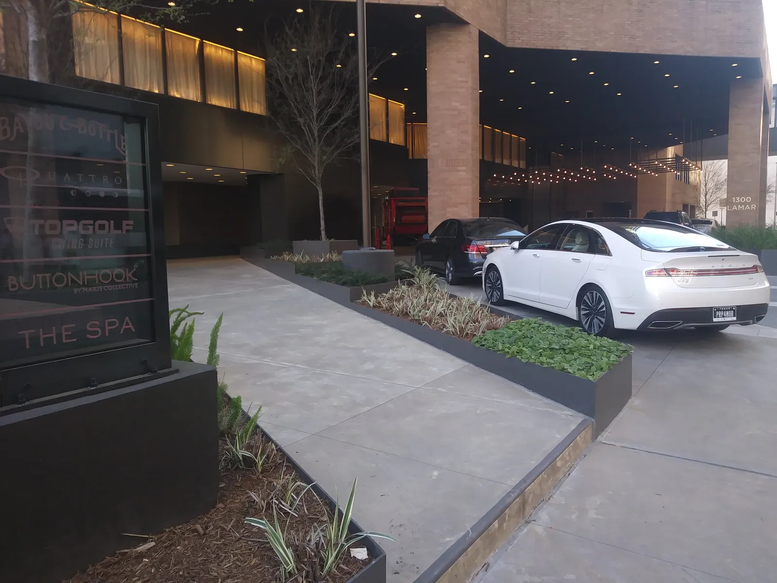 Four Seasons Hotel Houston — Exterior, Houston