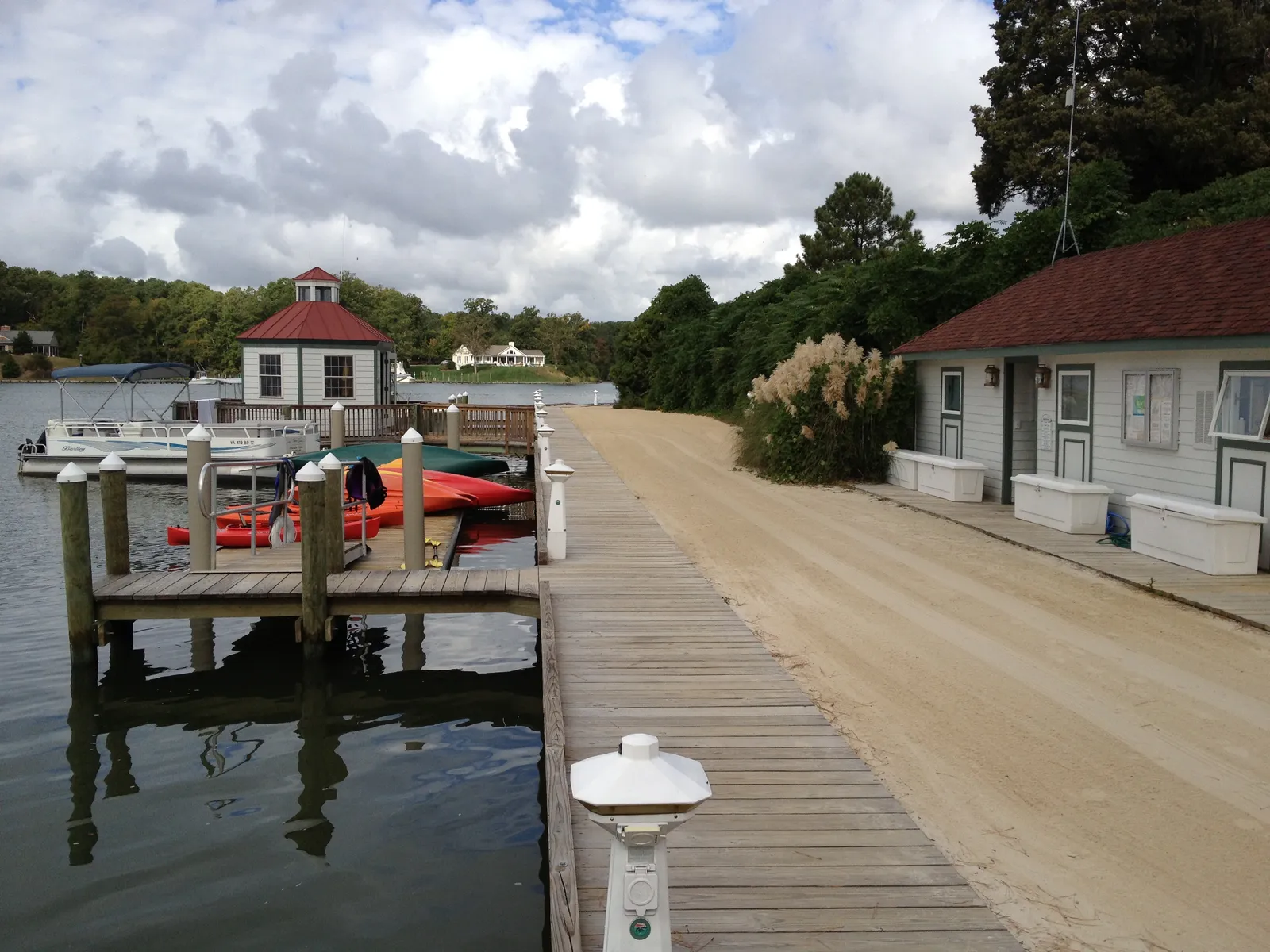 The Tides Inn, Irvington