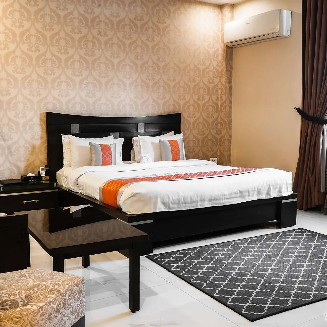 OXYGYM CLUB Hotel & Suites, Faisalabad