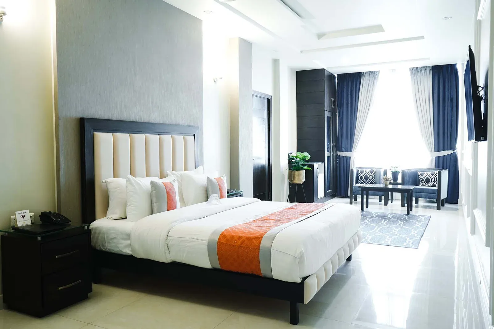 OXYGYM CLUB Hotel & Suites, Faisalabad