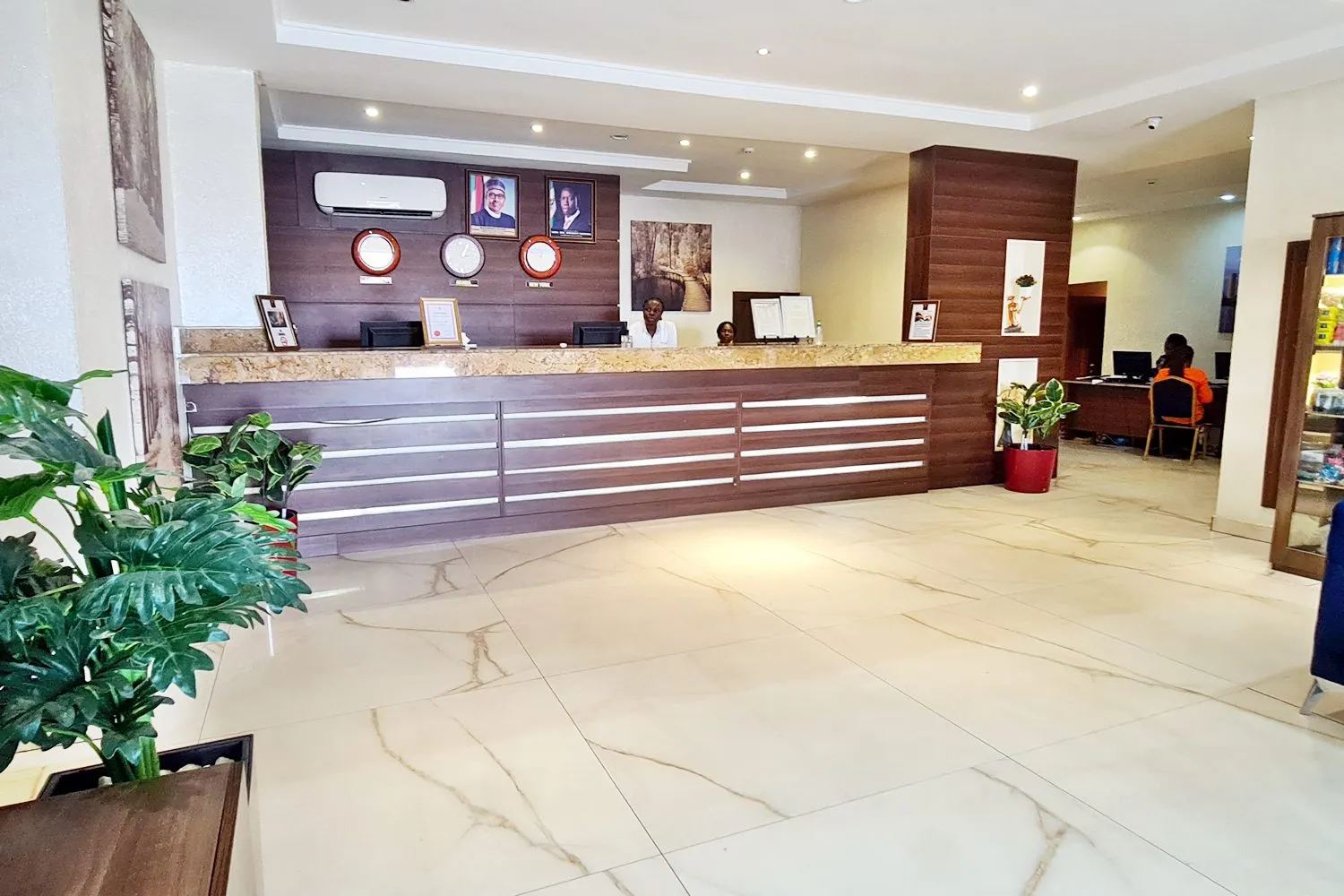 Villa Toscana Hotels, Asaba