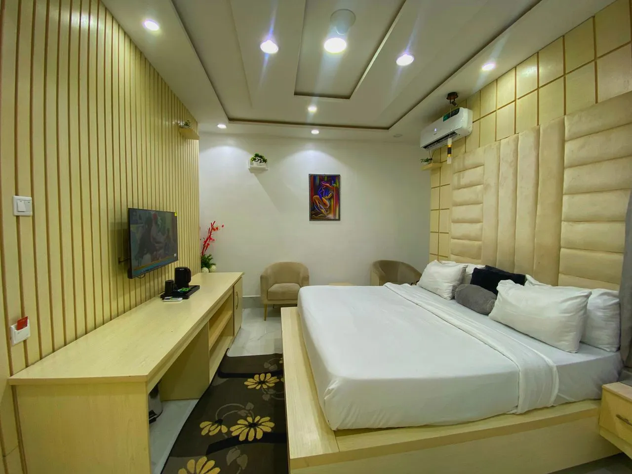 D'Fortunes Homes, Asaba