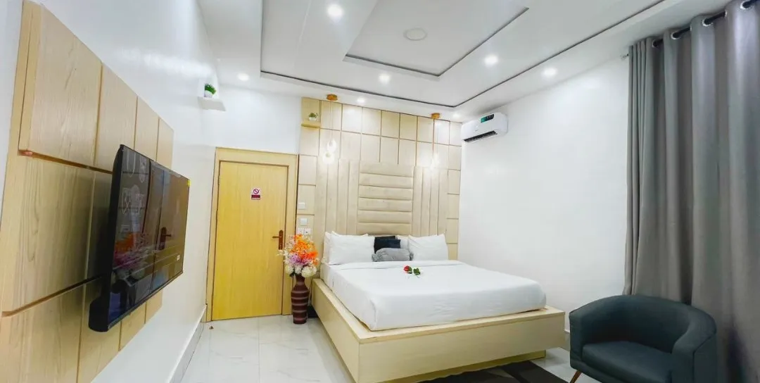 D'Fortunes Homes, Asaba