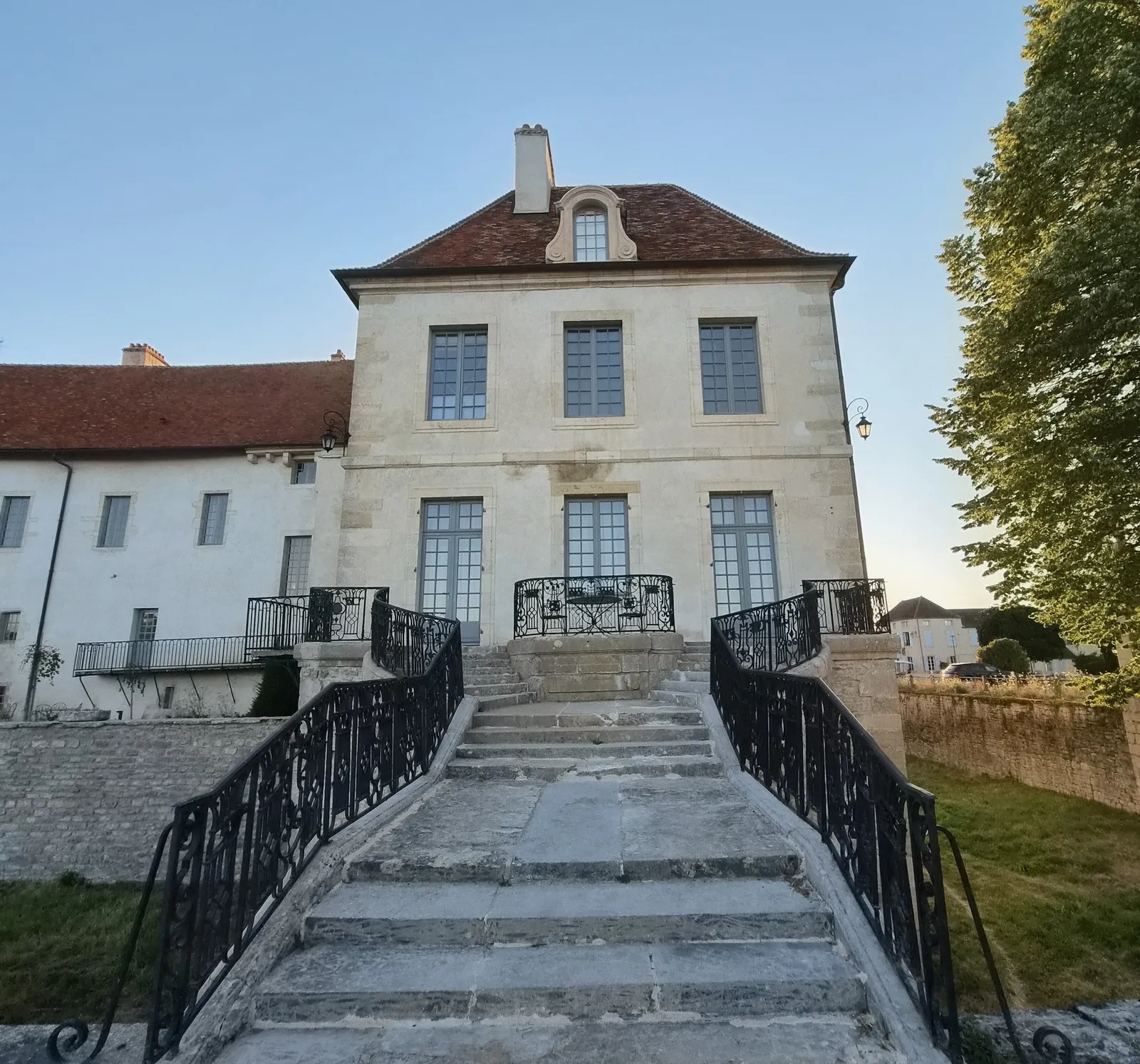 Les Sources de Vougeot — Exterior, Gilly-les-Citeaux