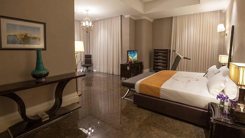 Espinas Palace Hotel, Tehran