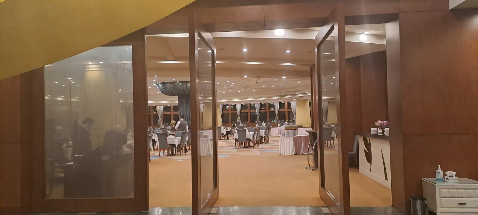 Shiraz Grand Hotel — Exterior, Shiraz