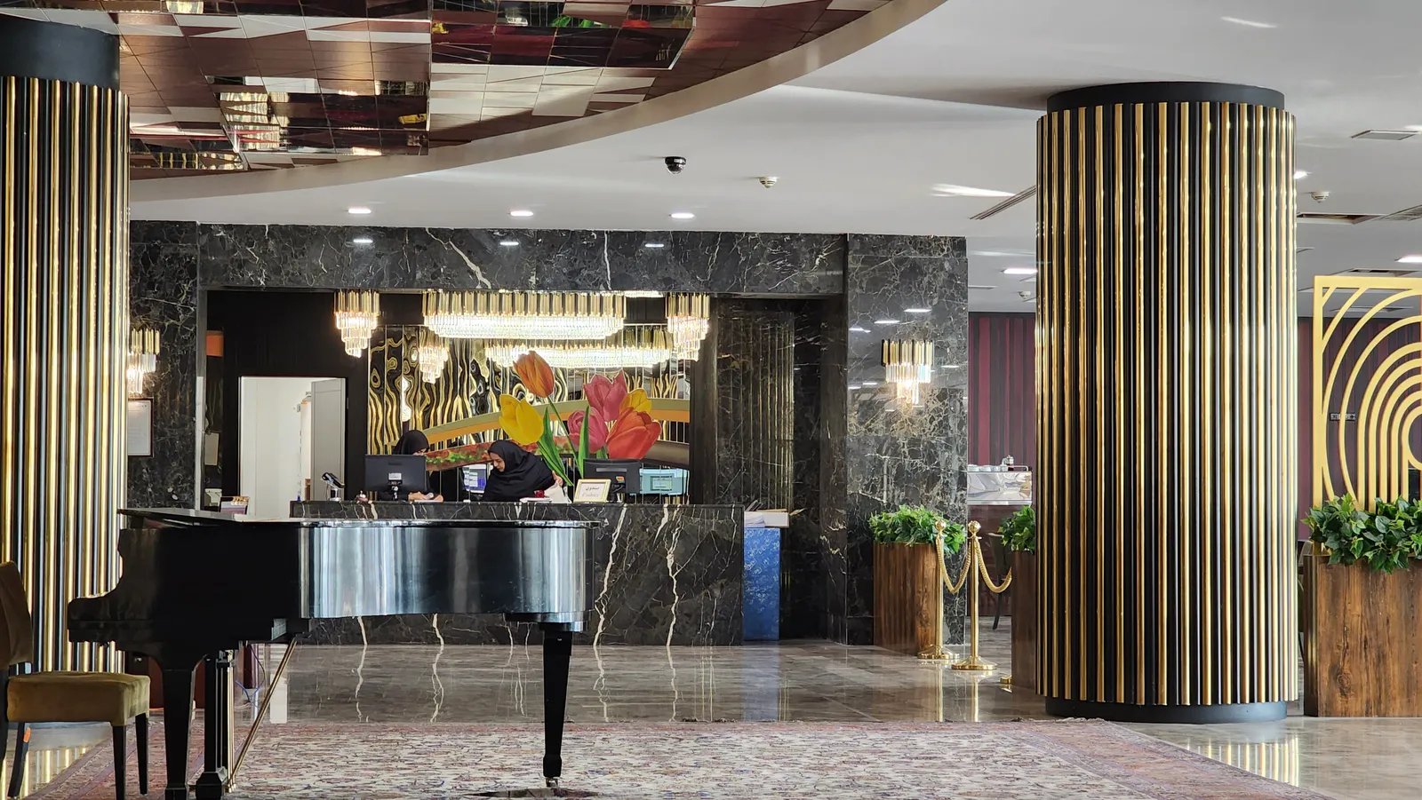 Laleh International Hotel — Exterior, Tehran